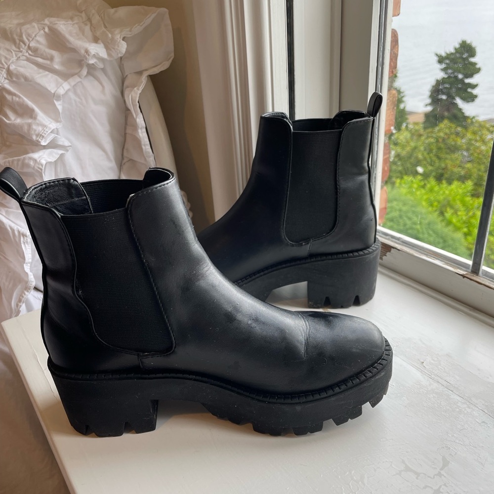 Black urban outfitters heeled booties